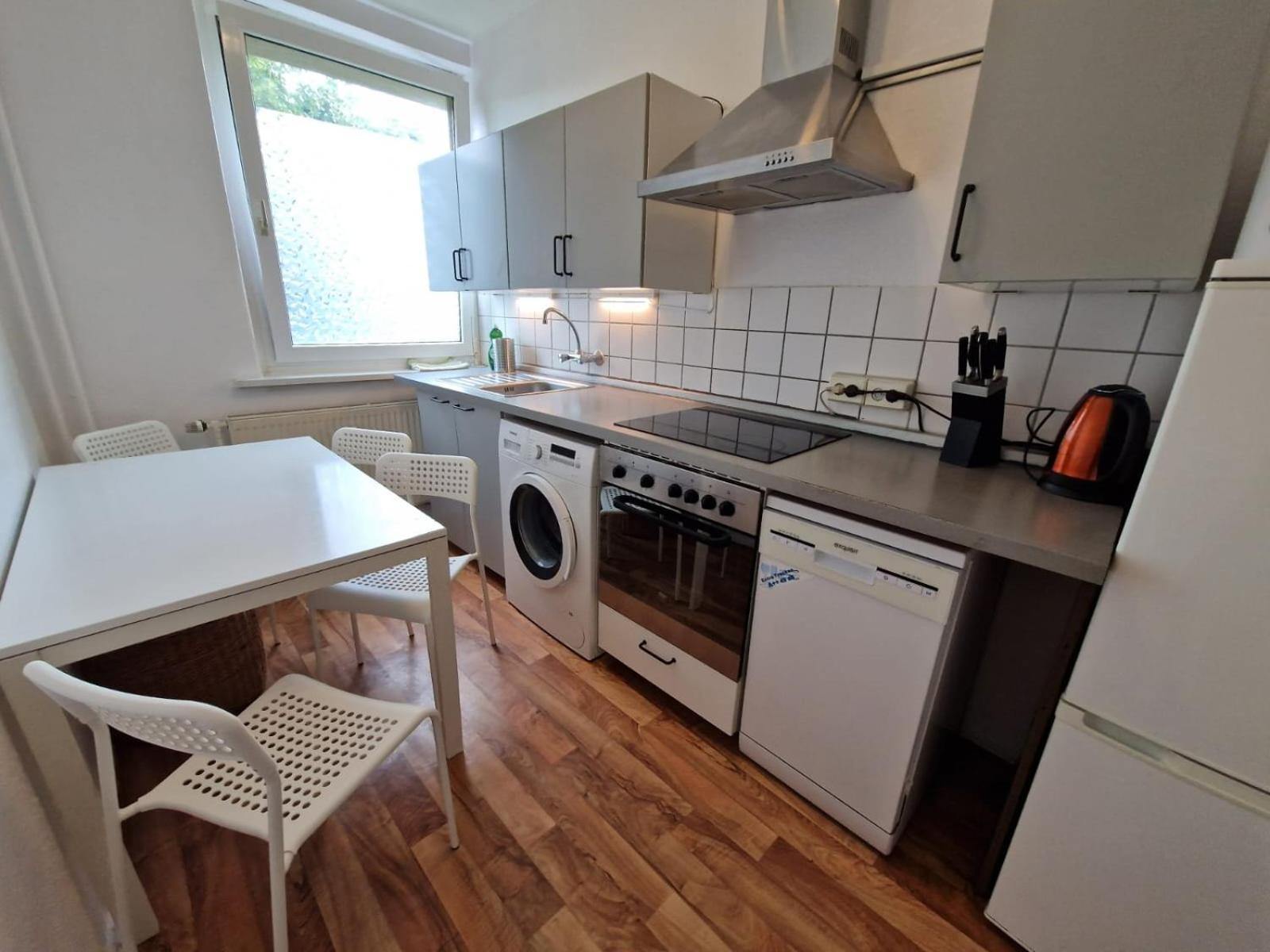 Schoene 3 Schlafzimmer Wohnung Mit 4 Dopplbetten Berlin Ngoại thất bức ảnh