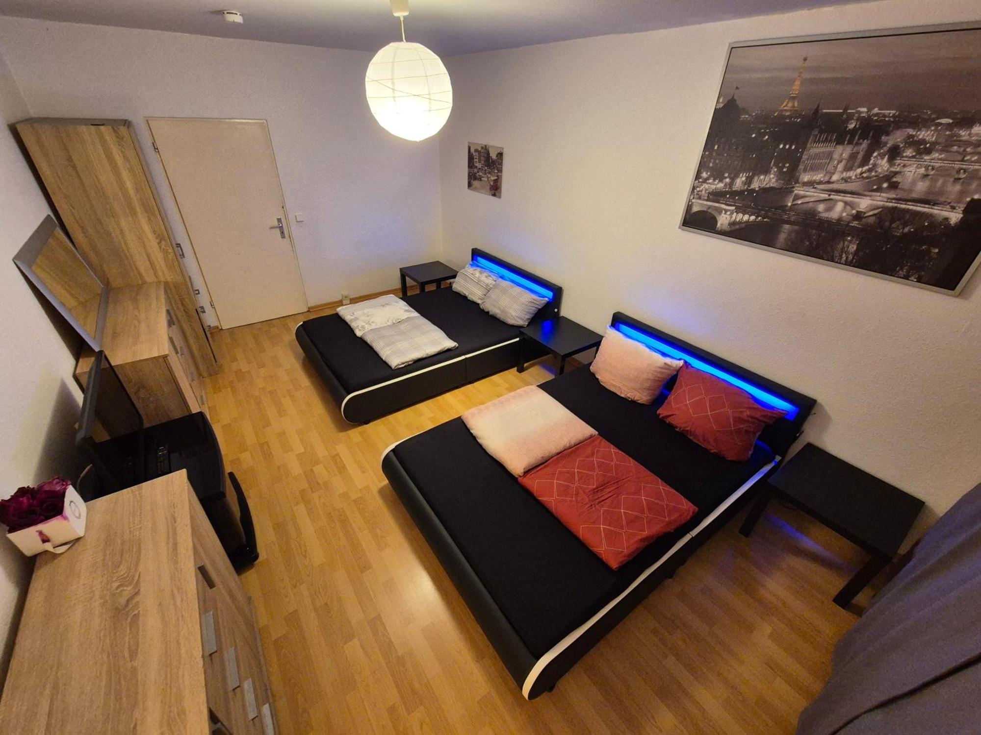 Schoene 3 Schlafzimmer Wohnung Mit 4 Dopplbetten Berlin Ngoại thất bức ảnh