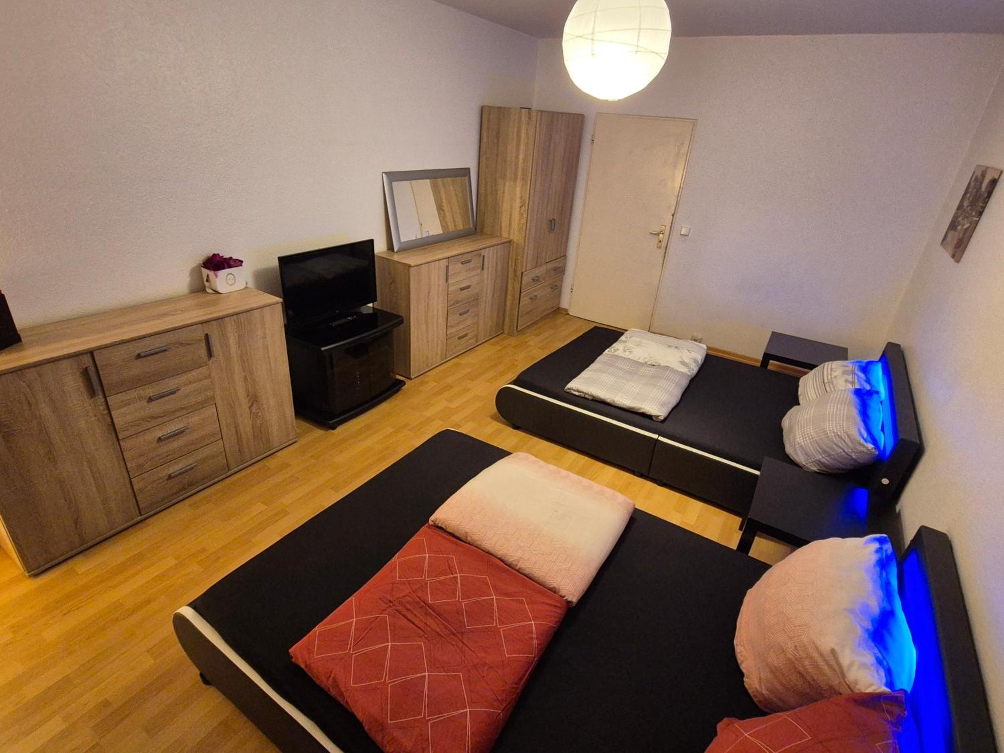 Schoene 3 Schlafzimmer Wohnung Mit 4 Dopplbetten Berlin Ngoại thất bức ảnh